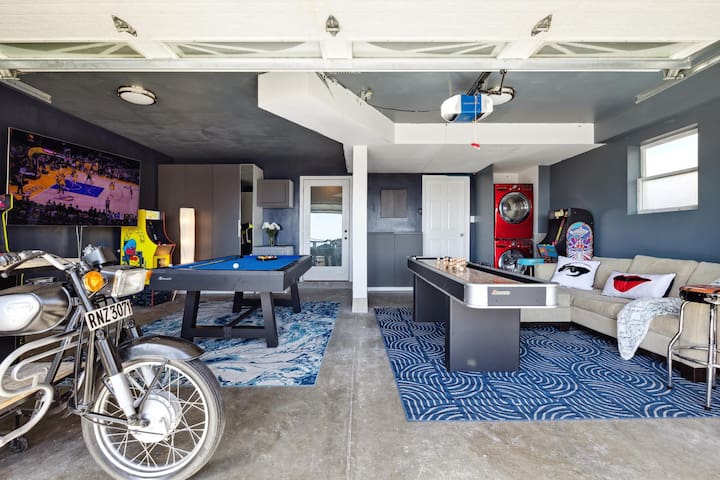 Luxe Oceanview Game Room Retreat in Ideal Location gallery image 2