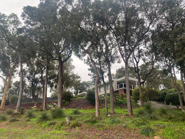 Lesmurdie Lodge gallery image 5