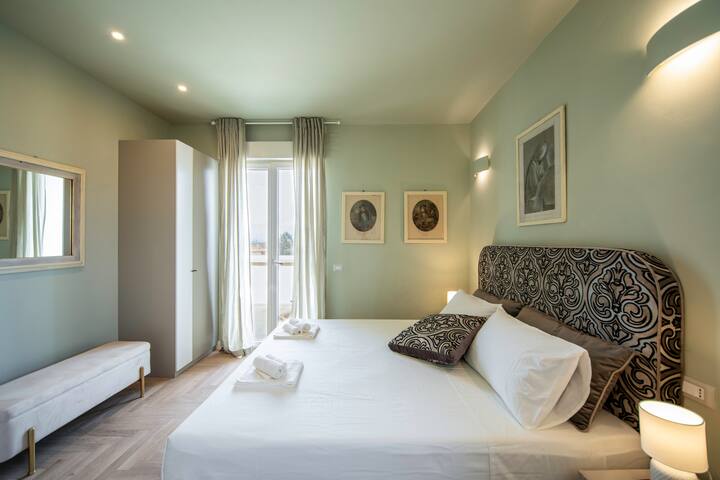 Luxury: Penthouse with Terrace over Florence gallery image 3