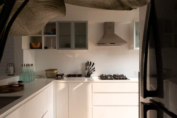 Full kitchen image 1