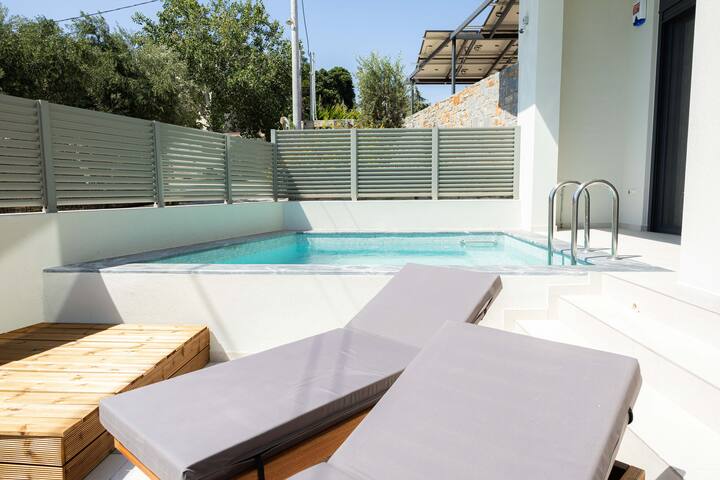 Luxury Villa w/ Plunge Pool and Hot Tub gallery image 3