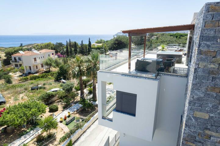 Luxury Villa w/ Plunge Pool and Hot Tub gallery image 2