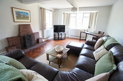 Successful Airbnb property: Cosy Cottage near Nottingham- Blackberry Farm in Rushcliffe