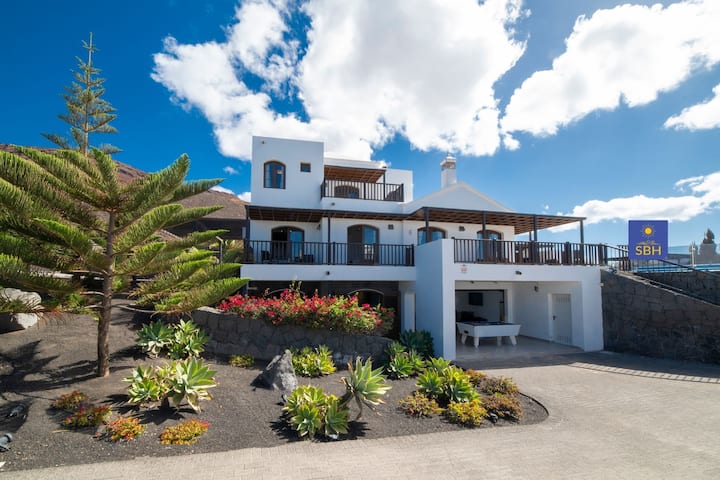 Oceans Eleven - 5 Bedroom 4 Bathroom Pool Hot Tub - Playa Blanca