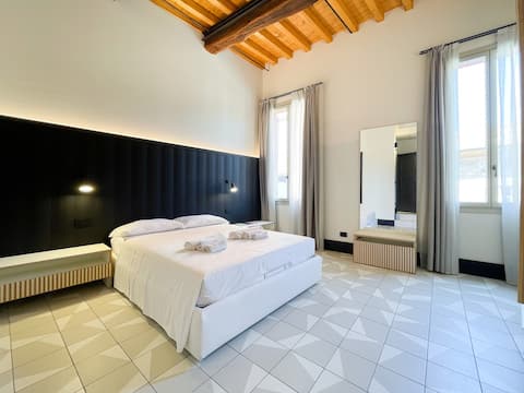 Annuncio Airbnb popolare: Studio apartment overlooking Corso Duomo a Modena
