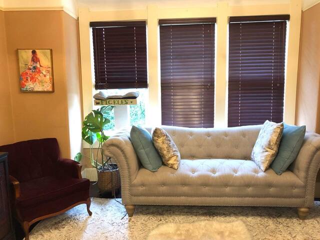 Charming James Bay Guest House gallery image 5