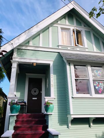 Charming James Bay Guest House