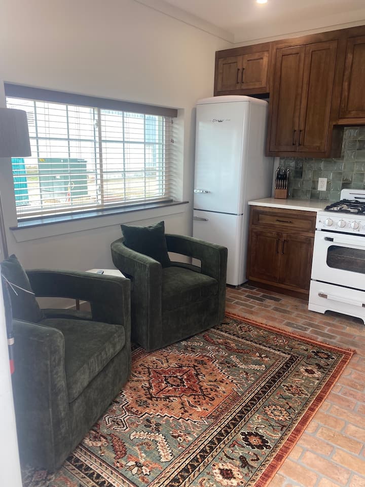 "Bonnie & Clyde" 1 Bed/1bath - Monroeville, AL