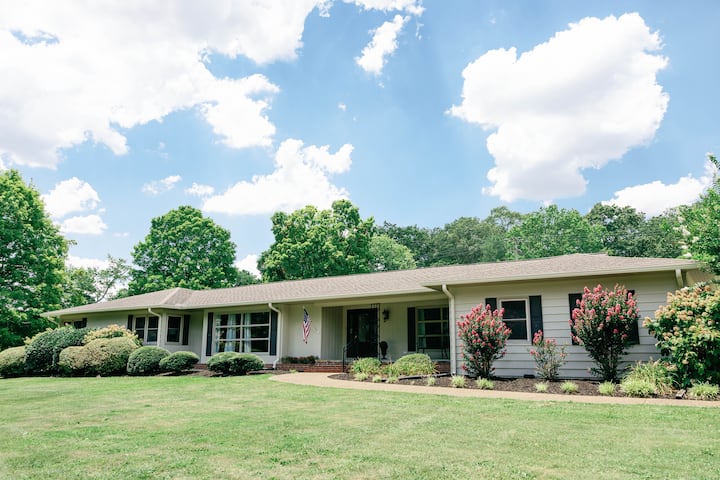 The Wilson House with Hot tub (sleeps 10 )