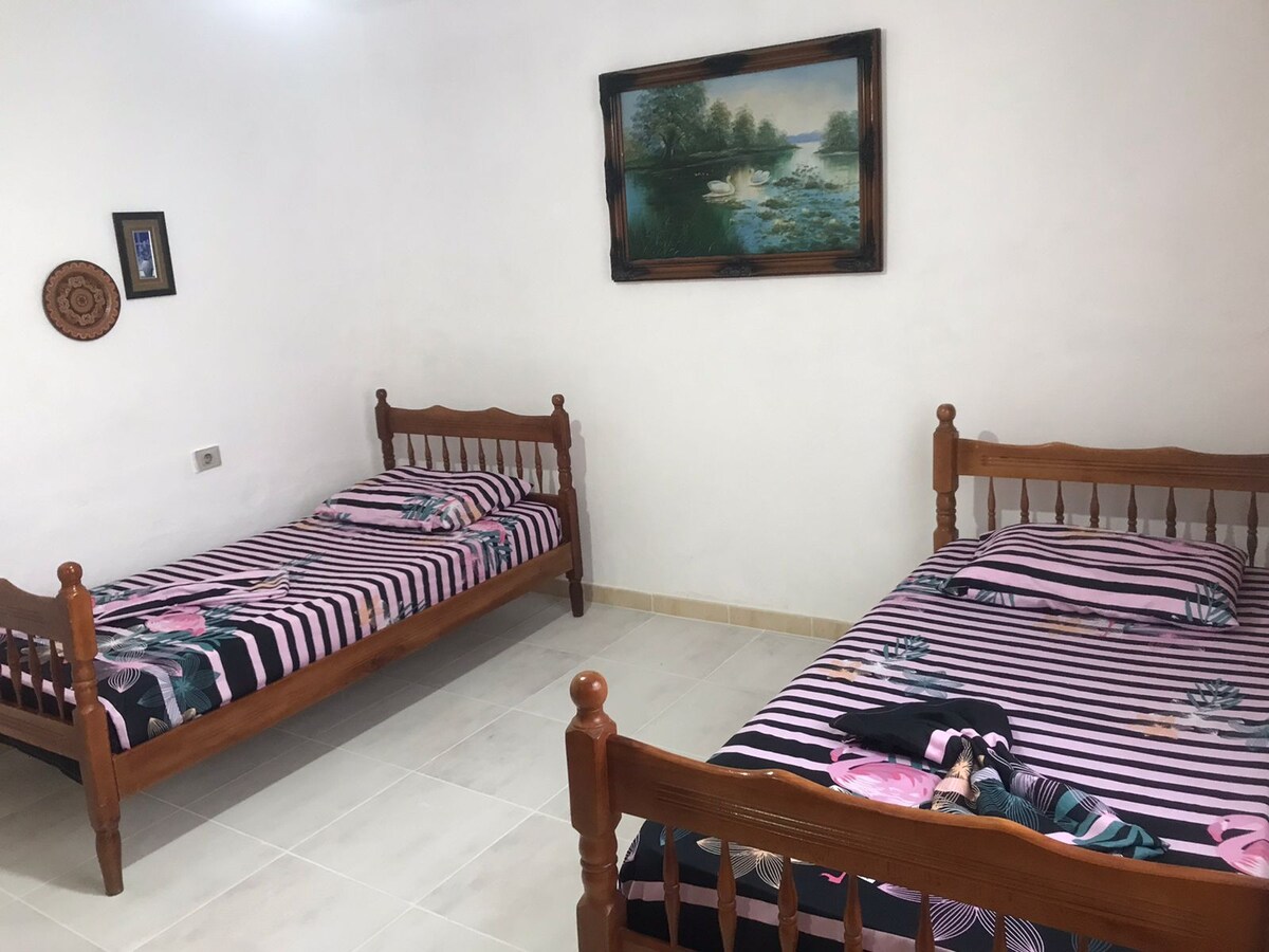 Listing 1192822930213142428