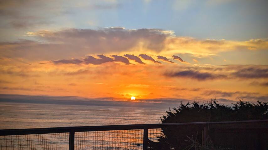 New- Stunning Oceanfront “Pelican Bluffs” gallery image 3