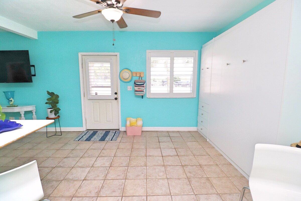 Top Airbnb: Beachfront Studio · Steps to Sand & Ocean Views! in Deltona / Daytona Beach / Ormond Beach
