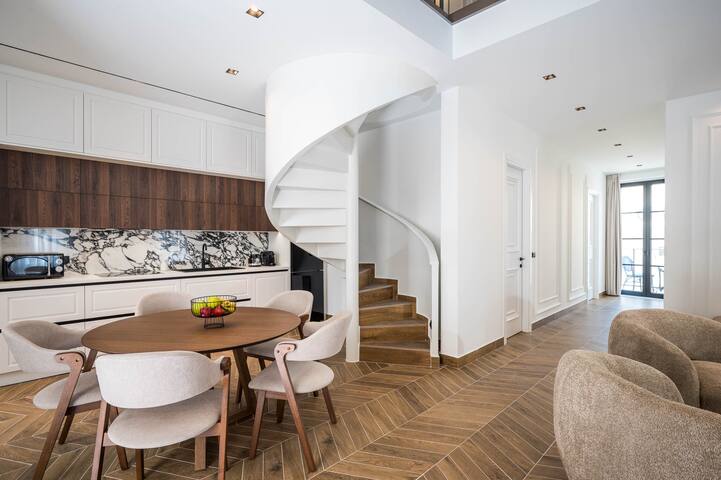 Montre Fine Living gallery image 3