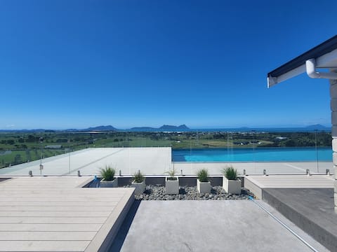 Ruakākā Coastal & Country Retreat with Pool