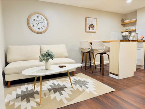 Popular Airbnb listing: Modern Retreat • Easy Access in Tucker