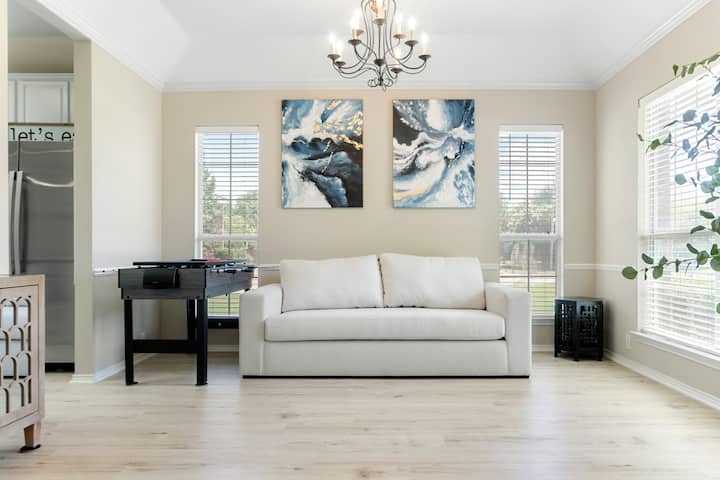 Fully Renovated 4 Bedroom With Hot Tub - 맨스필드