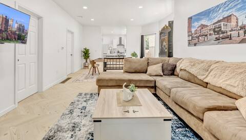 Cozy & Modern Full House Buffalo