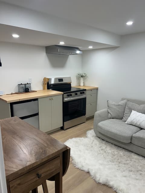 Top Airbnb: Cozy 1 bed in Old Ottawa East in Capital