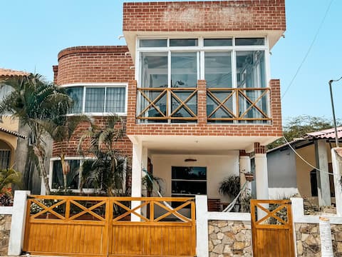 Wi-Fi, BBQ, A/C, hot water and close to the beach