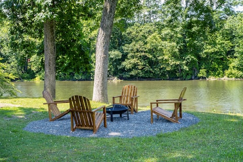 Waterfront Cottage -Close to HITS, Hot Tub, Kayaks