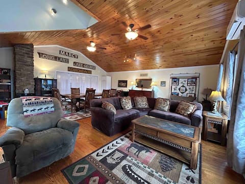 Lake Avenue Family Retreat-Quiet getaway-Echo Lake