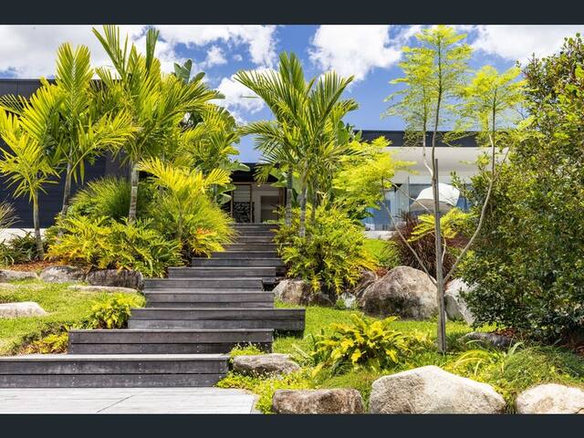 Modern Architectural Retreat gallery image 2