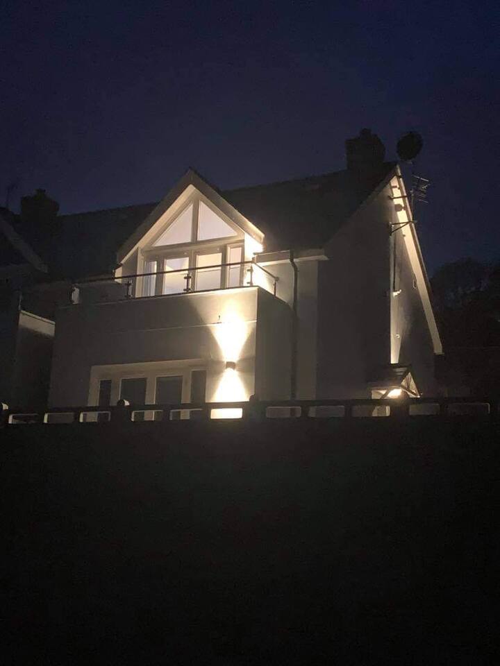 Luxury House Sea Views Hot Tub Penally Tenby Townhouses for Rent in