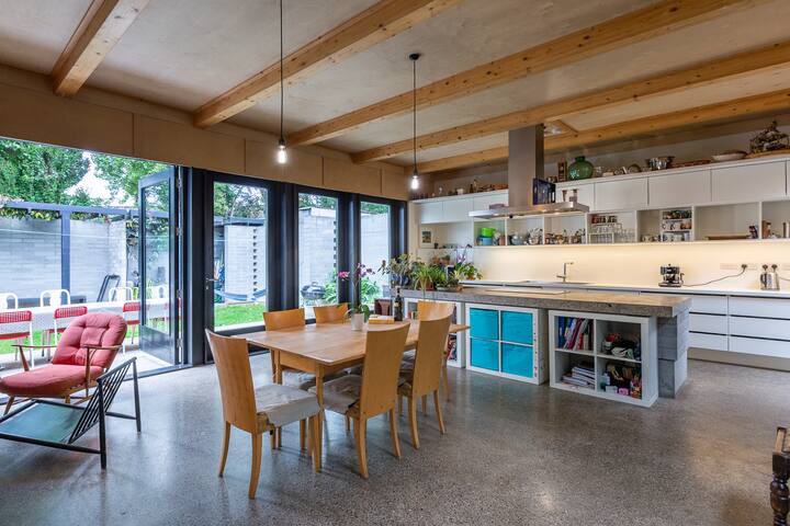 Luxurious, low carbon, architecturally renowned gallery image 5