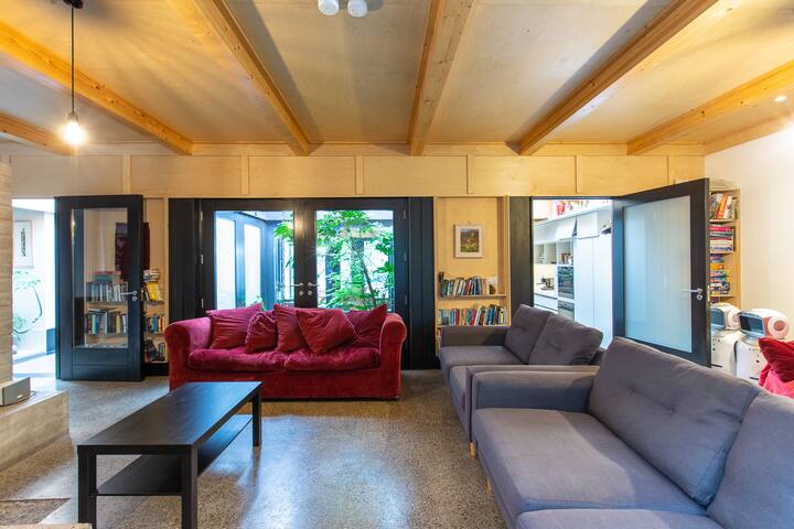 Luxurious, low carbon, architecturally renowned gallery image 3