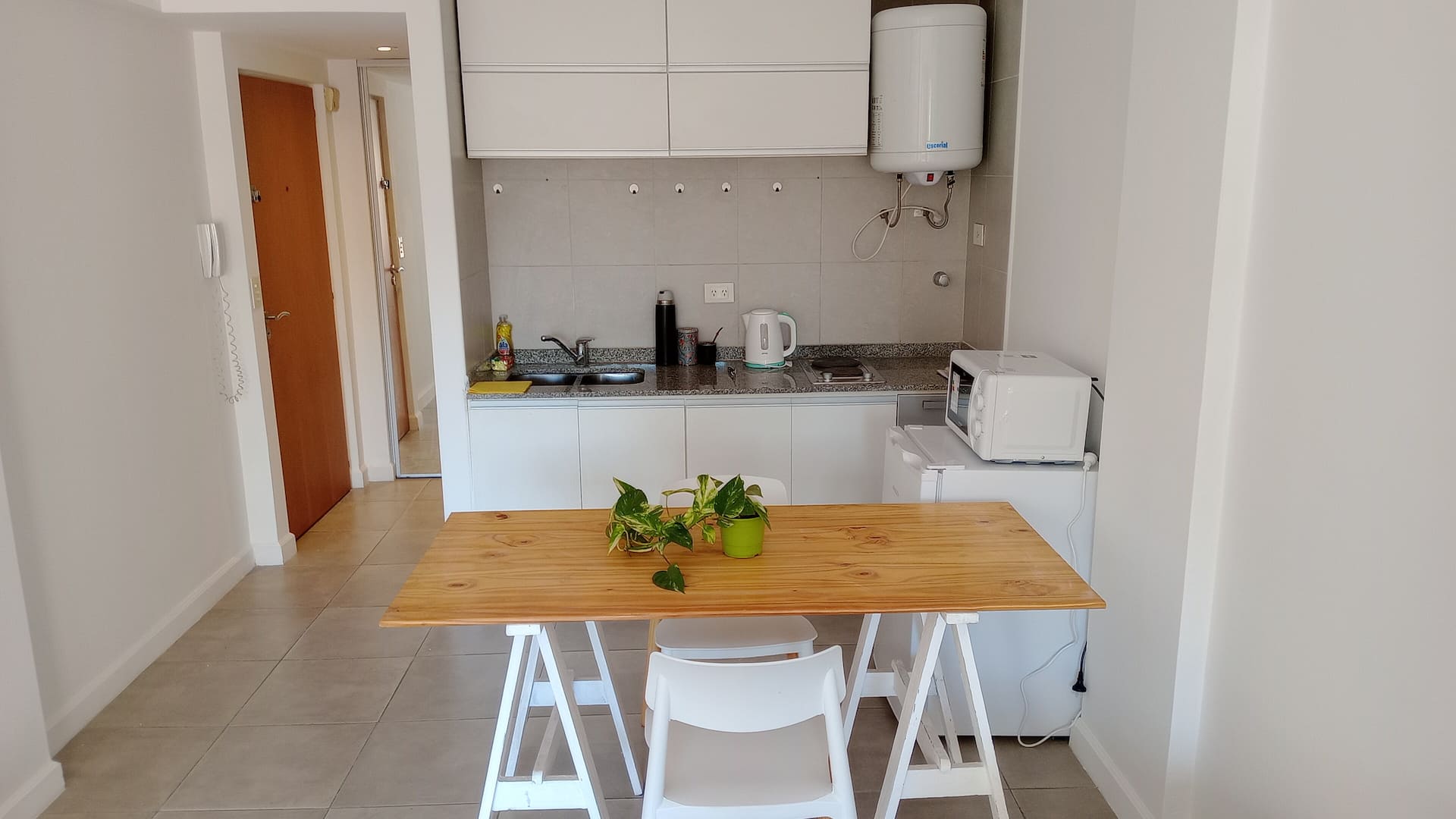 A bright and delicate studio