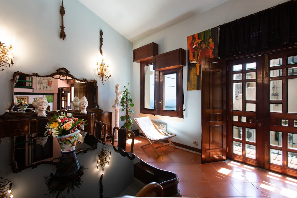 Annuncio Airbnb popolare: Casa Acropoli, in the hearth of Taormina a Taormina