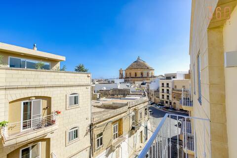 Stylish 3BR home with private Balconies in Mosta