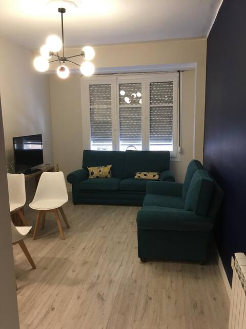 Propiedad de Airbnb exitosa: Spacious and comfortable apartment with A/C en Delicias