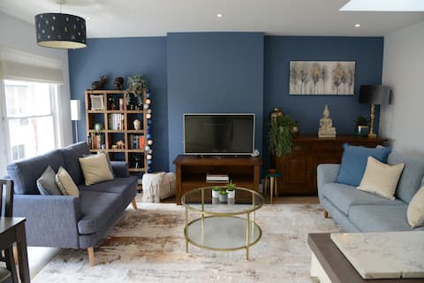 Top Airbnb: Flat No.5 - Bear Lane in Farnham