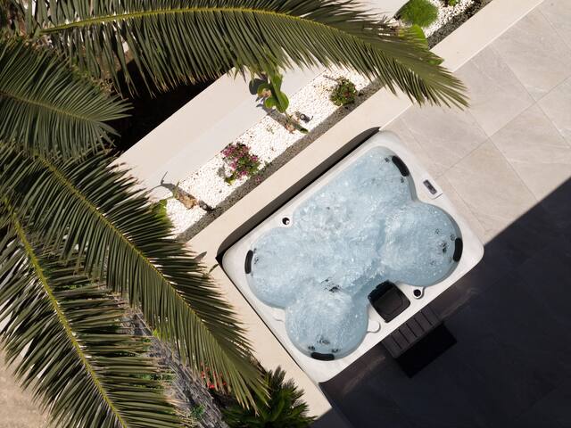 Mousses Villa, with Pool by the Beach gallery image 3