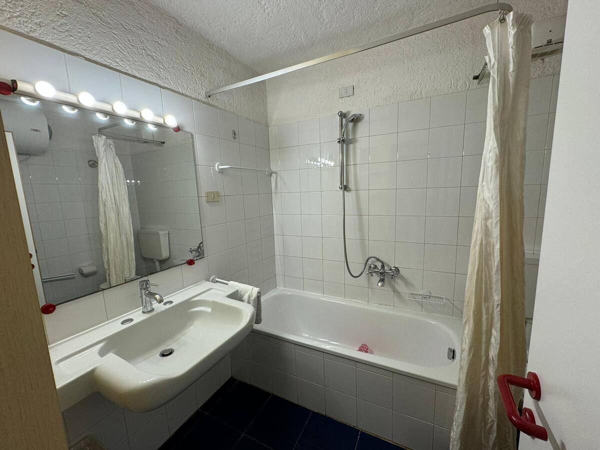 Apartment With Terrace and Pool foto 10