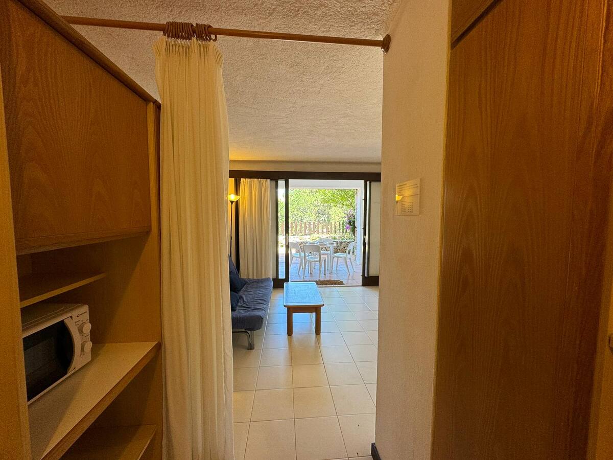 Apartment With Terrace and Pool foto 9