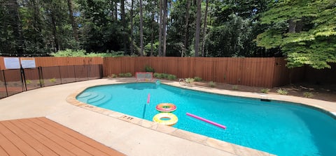 Cozy Private Pool House mins to Mall of GA!