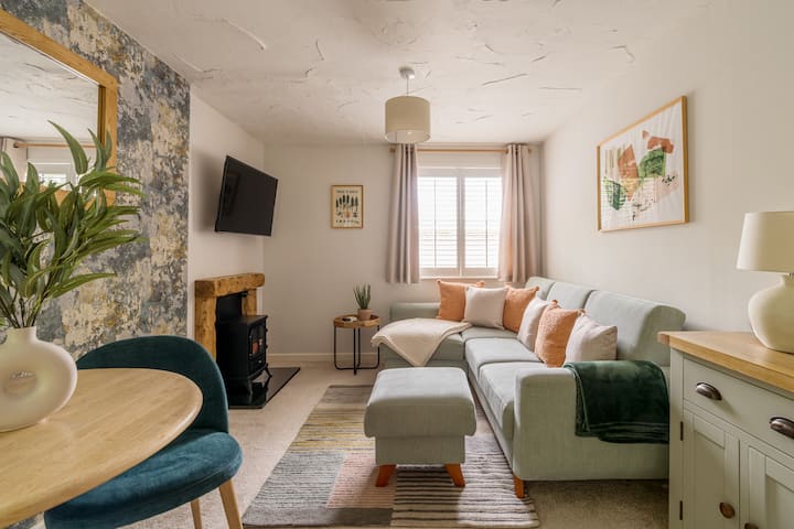 Squirrel Bank, With A Hot Tub & Parking - Bowness-on-Windermere