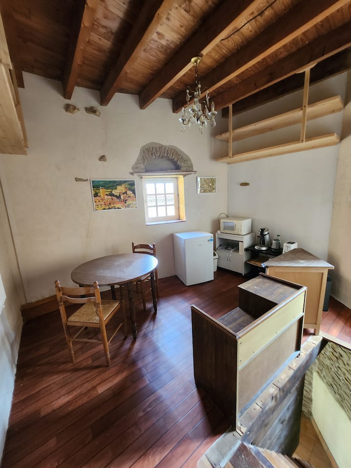 Au Coeur De Oingt Petit Gîte "Rustique" De Charme. - Beaujolais