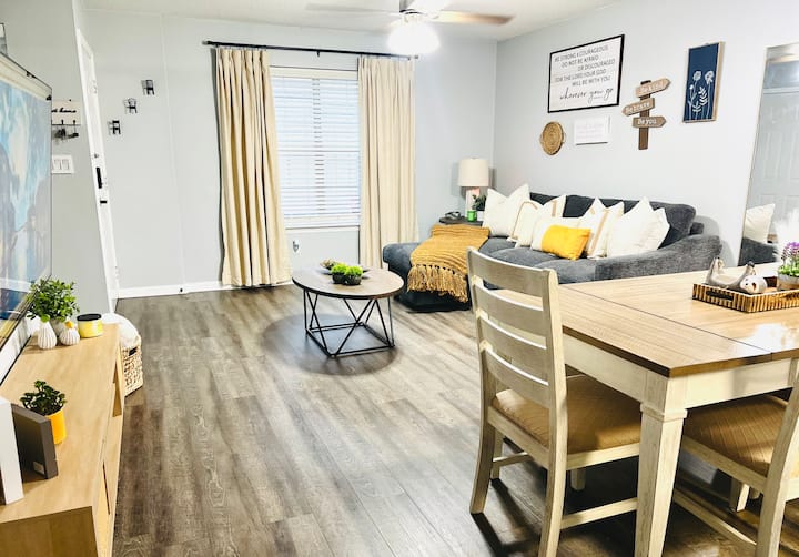 Cozy Place In The Heart Of Tallahassee - Tallahassee, FL