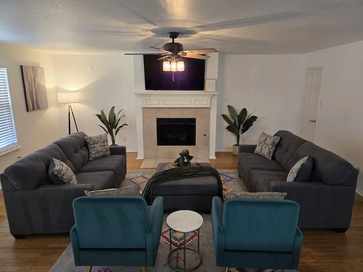 Unforgettable Luxury Home - Grand Prairie, TX