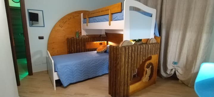 Ortensia Room - comfortable and cozy bedroom with bunk beds and original "hedge" themed finishes