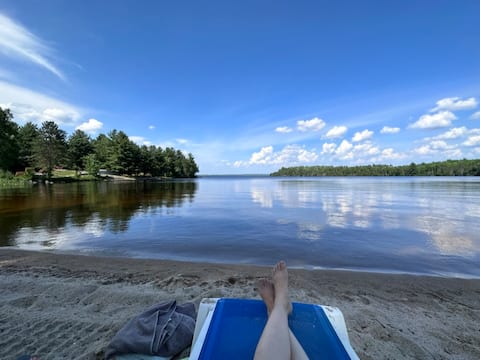 Timber Haven cabin, lakefront, private,sandy beach