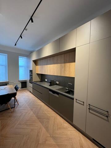 Beautiful and central art nouveau with AC gallery image 4