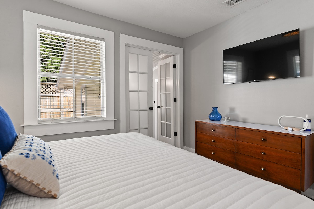 King size bed and Smart TV