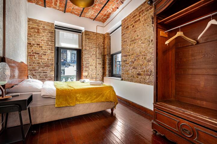 4BR/2BA Galata tower view AC A2 gallery image 3