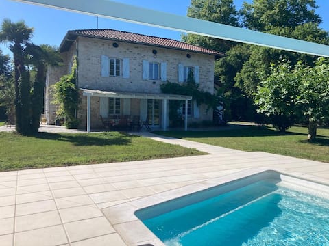 Beautiful farmhouse with pool & disabled access