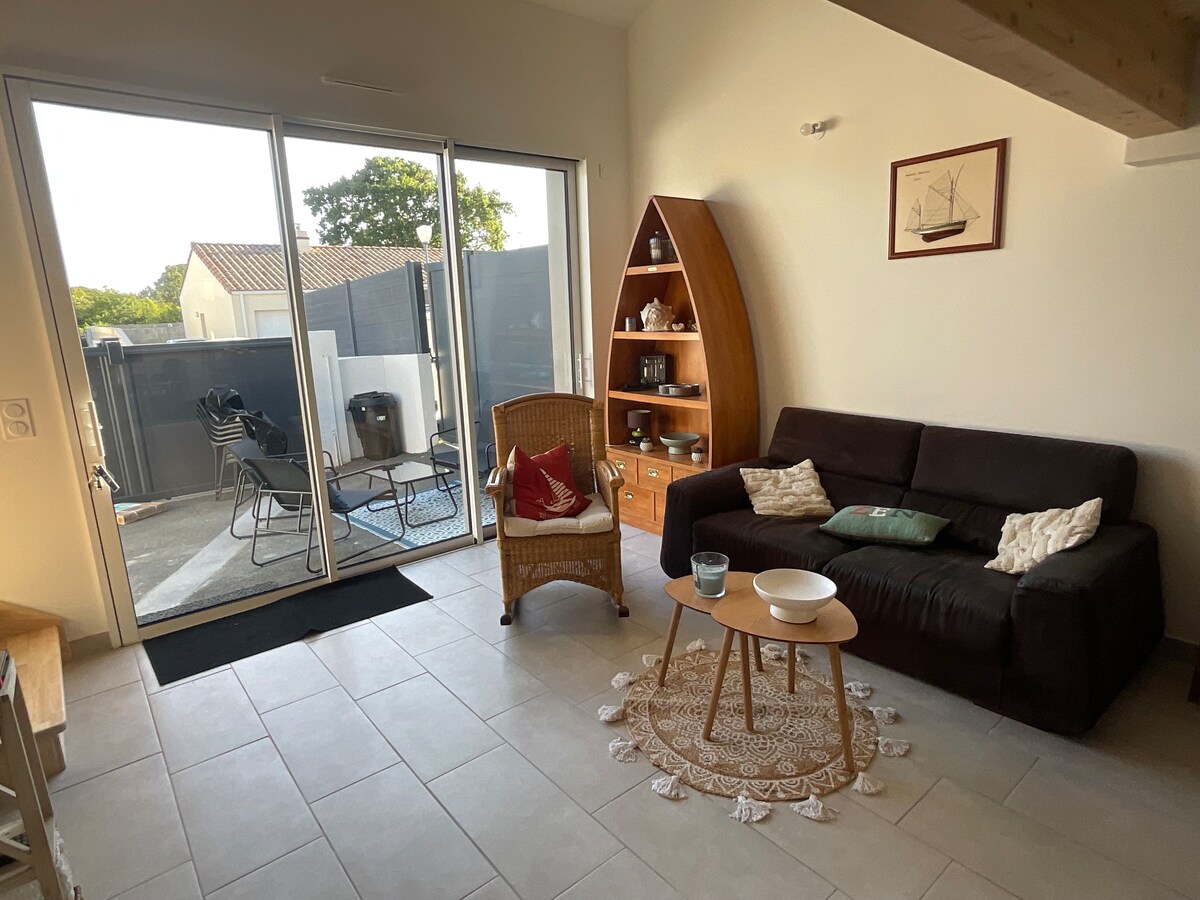 Top Airbnb: Property and 2 outdoor courtyards in Bretignolles Sur Mer