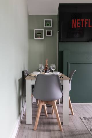 Spacious 3-Bedroom Home Perfect for Extended Stays gallery image 3